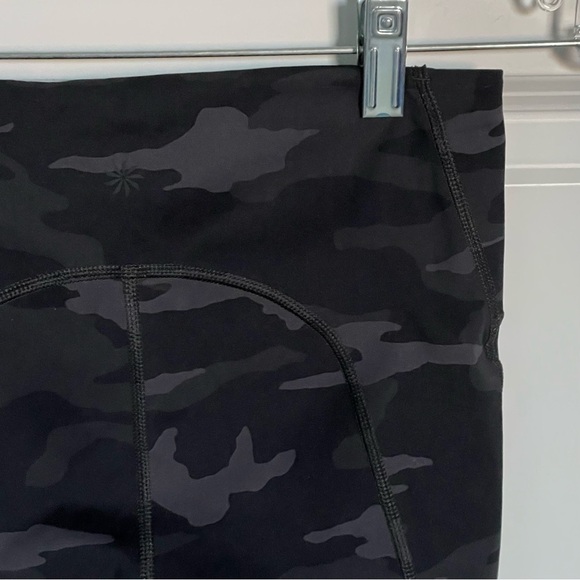 Athleta Ultimate Stash Pocket 7/8 Tight Camouflage Black Gray - 29976 - Picture 11 of 16